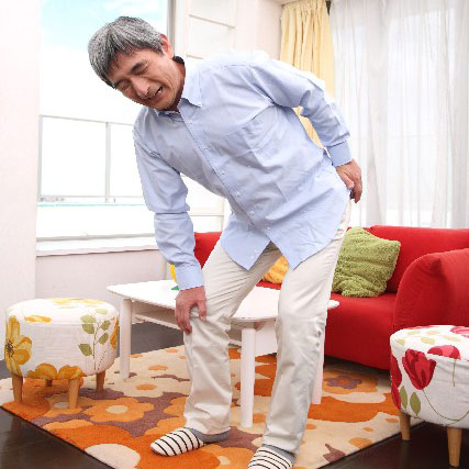 膝の内側が痛いのは病気?怪我?気になる原因と対処法を解説